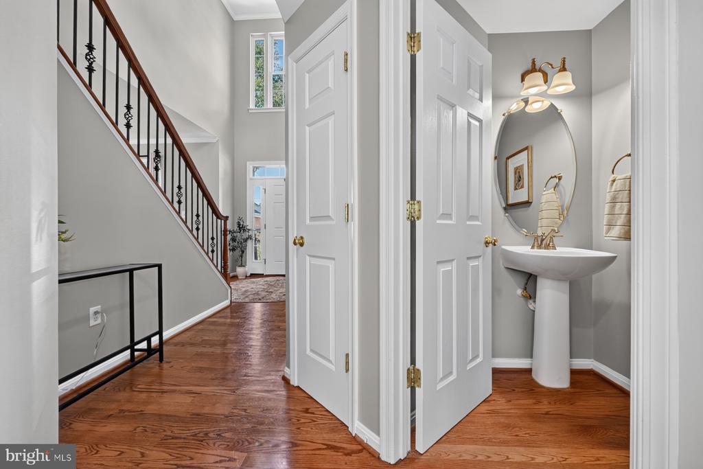 2407 LAWNDALE COURT