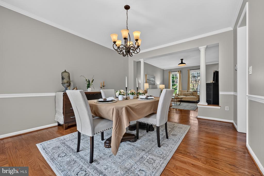 2407 LAWNDALE COURT