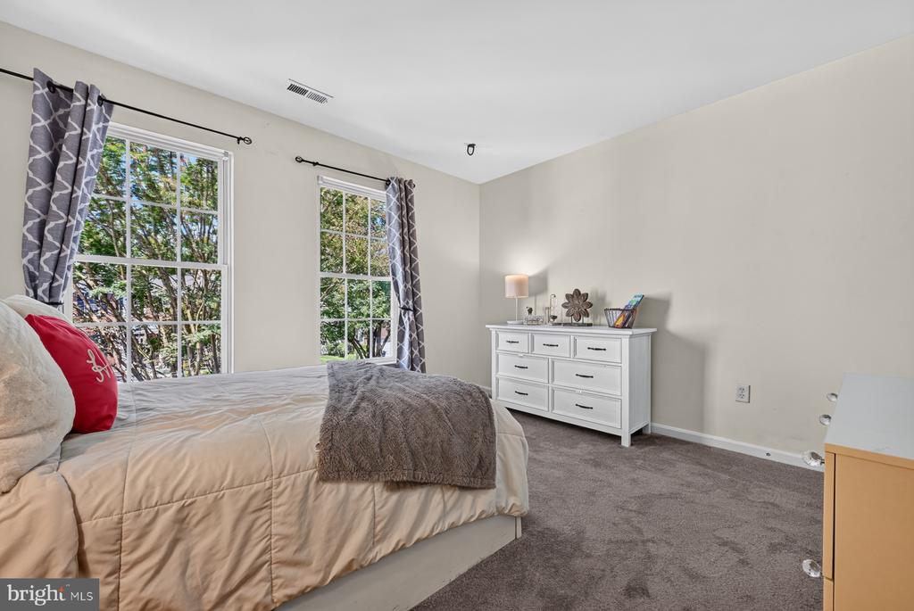 2407 LAWNDALE COURT
