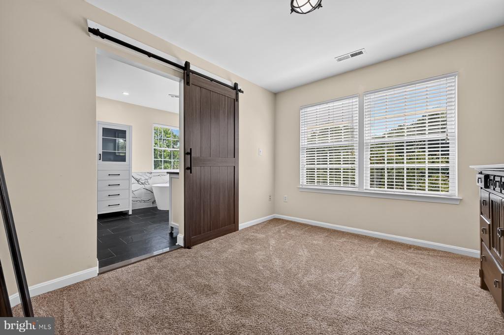 2407 LAWNDALE COURT