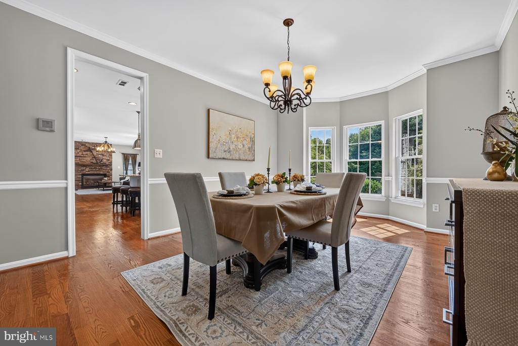 2407 LAWNDALE COURT