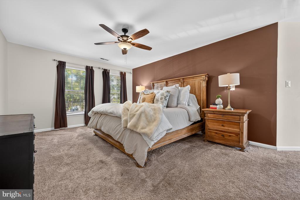 2407 LAWNDALE COURT