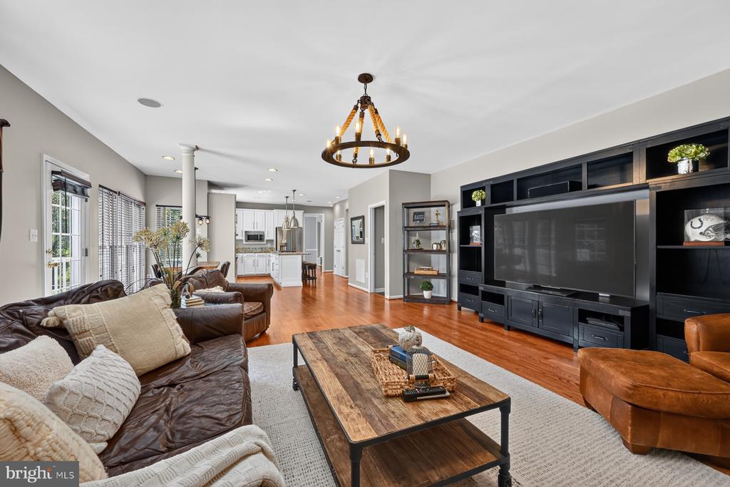 2407 LAWNDALE COURT