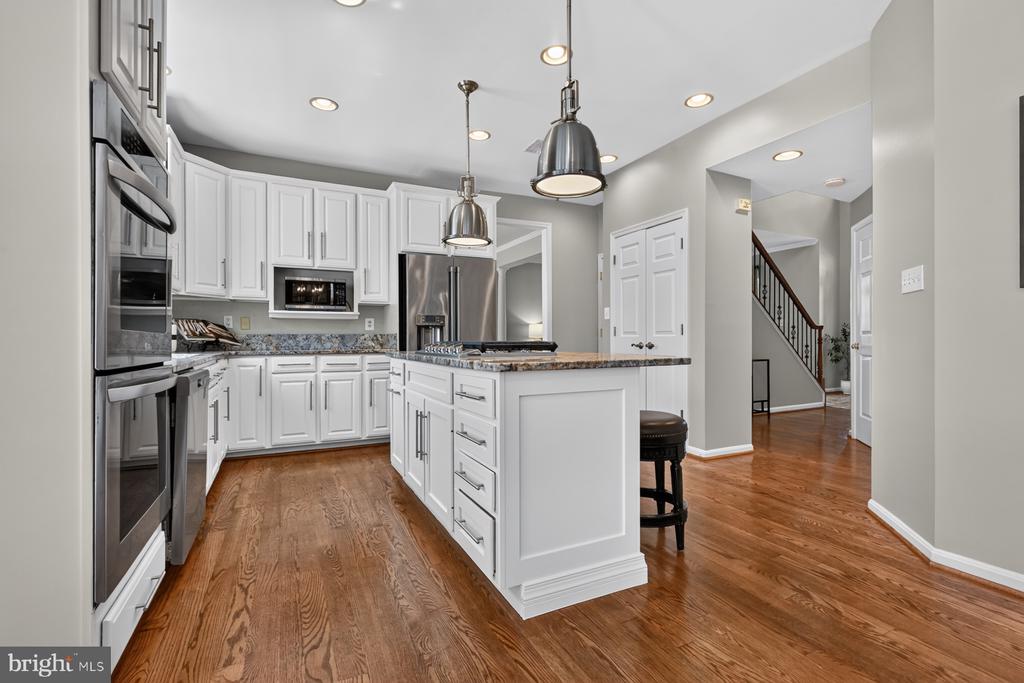 2407 LAWNDALE COURT