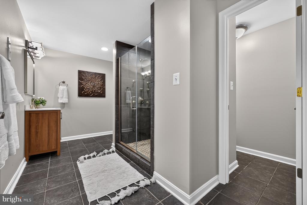 2407 LAWNDALE COURT