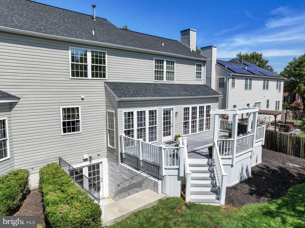 2407 LAWNDALE COURT