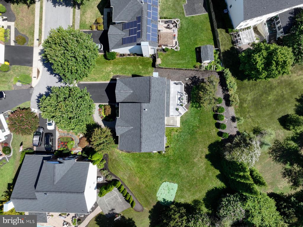 2407 LAWNDALE COURT