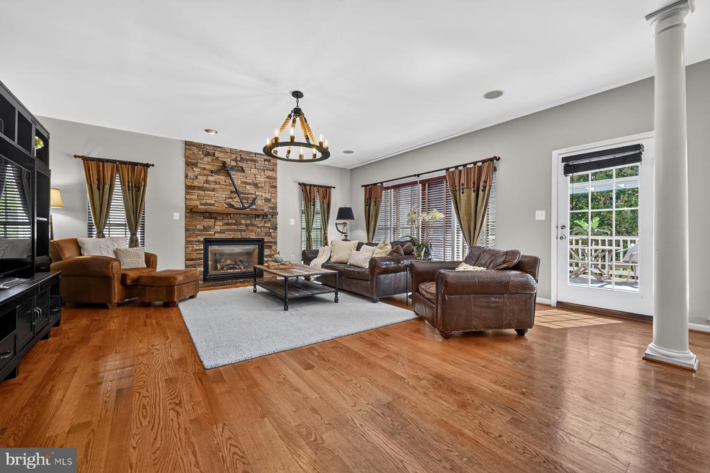 2407 LAWNDALE COURT