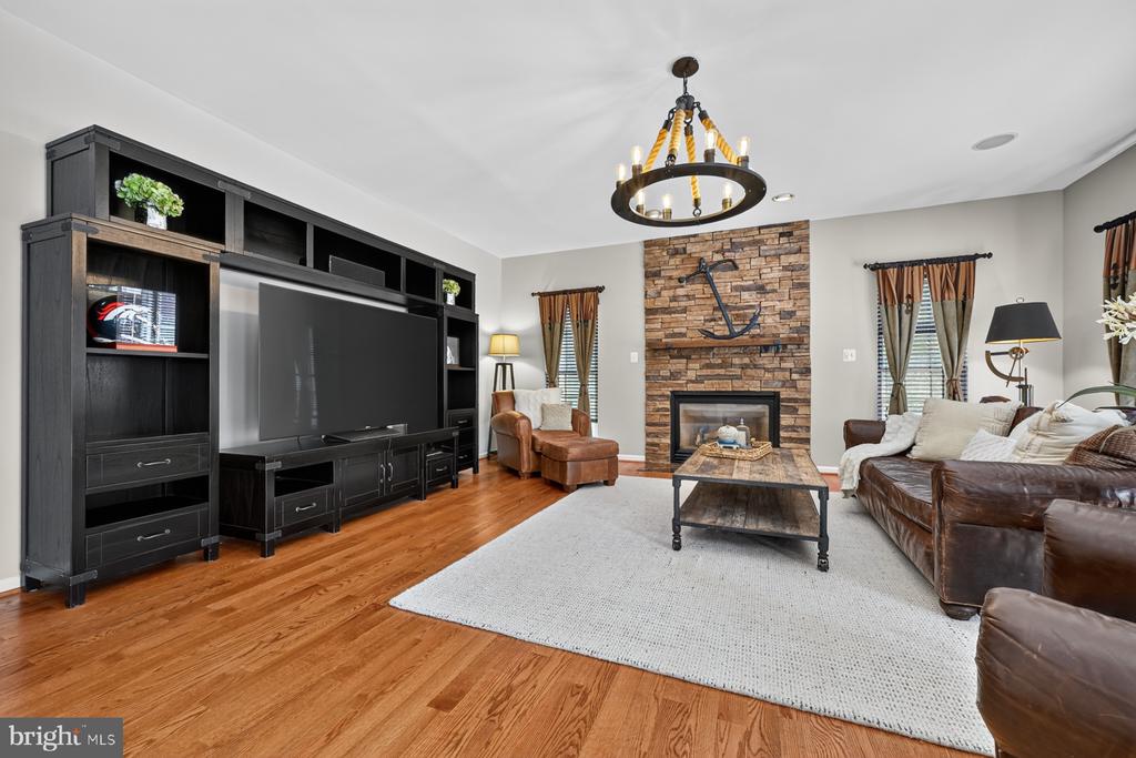 2407 LAWNDALE COURT
