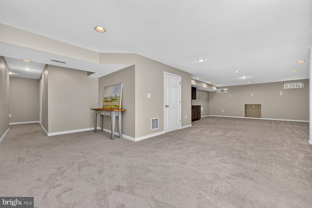 2407 LAWNDALE COURT