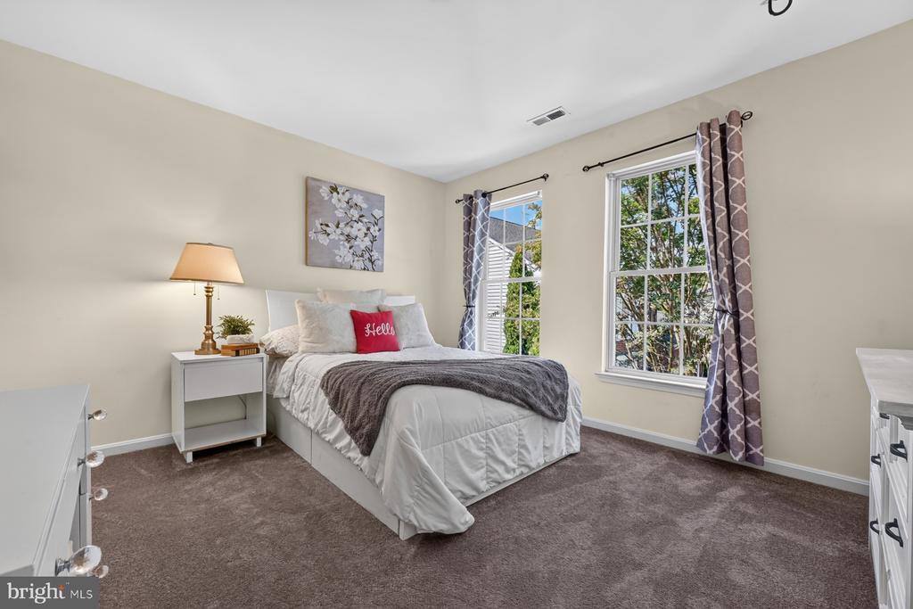 2407 LAWNDALE COURT