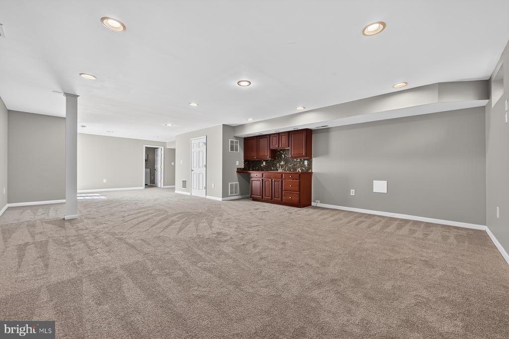 2407 LAWNDALE COURT