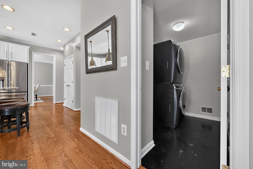 2407 LAWNDALE COURT