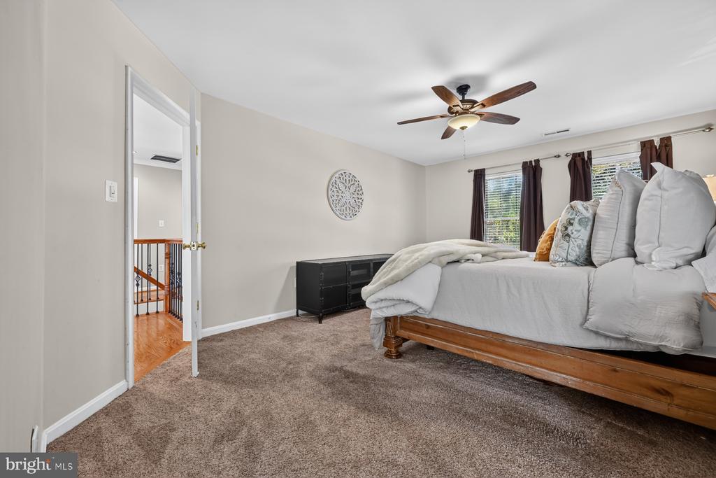 2407 LAWNDALE COURT