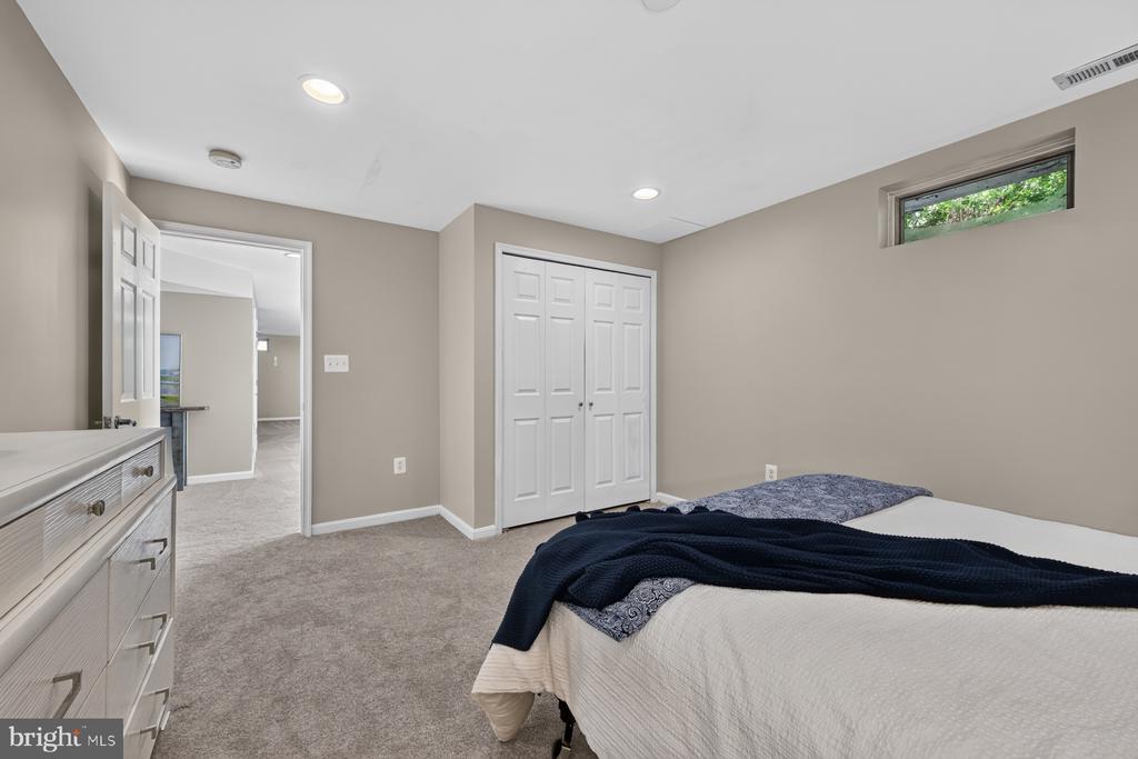 2407 LAWNDALE COURT