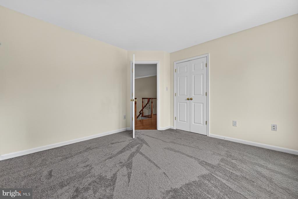 2407 LAWNDALE COURT