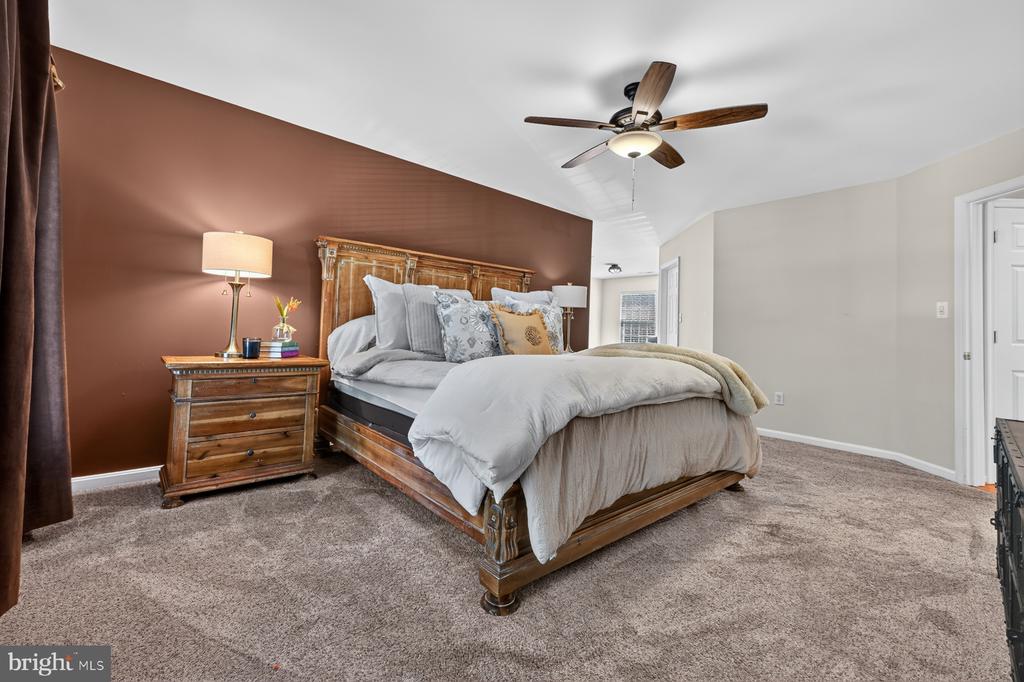 2407 LAWNDALE COURT