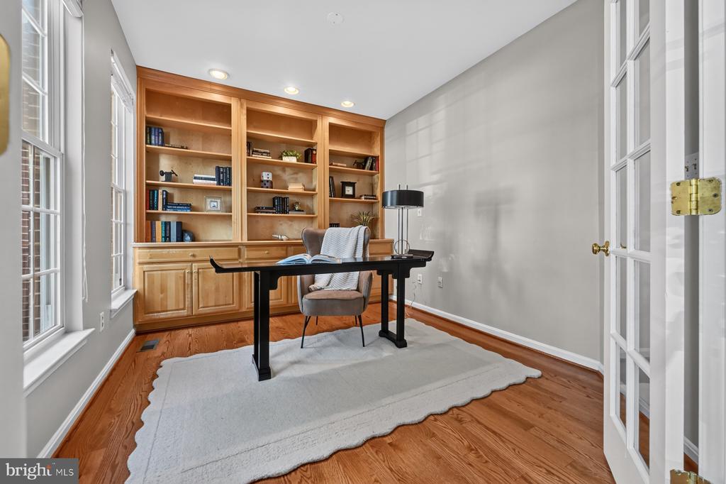 2407 LAWNDALE COURT