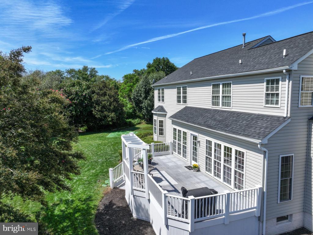 2407 LAWNDALE COURT