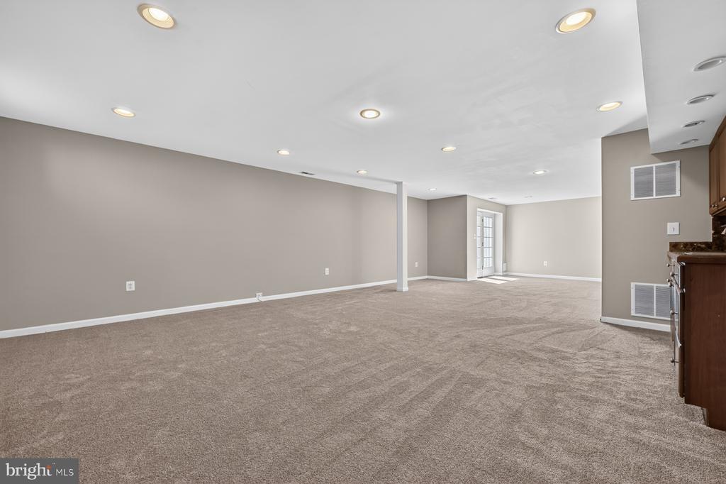 2407 LAWNDALE COURT