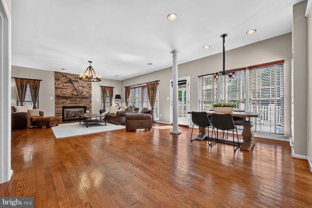 2407 LAWNDALE COURT