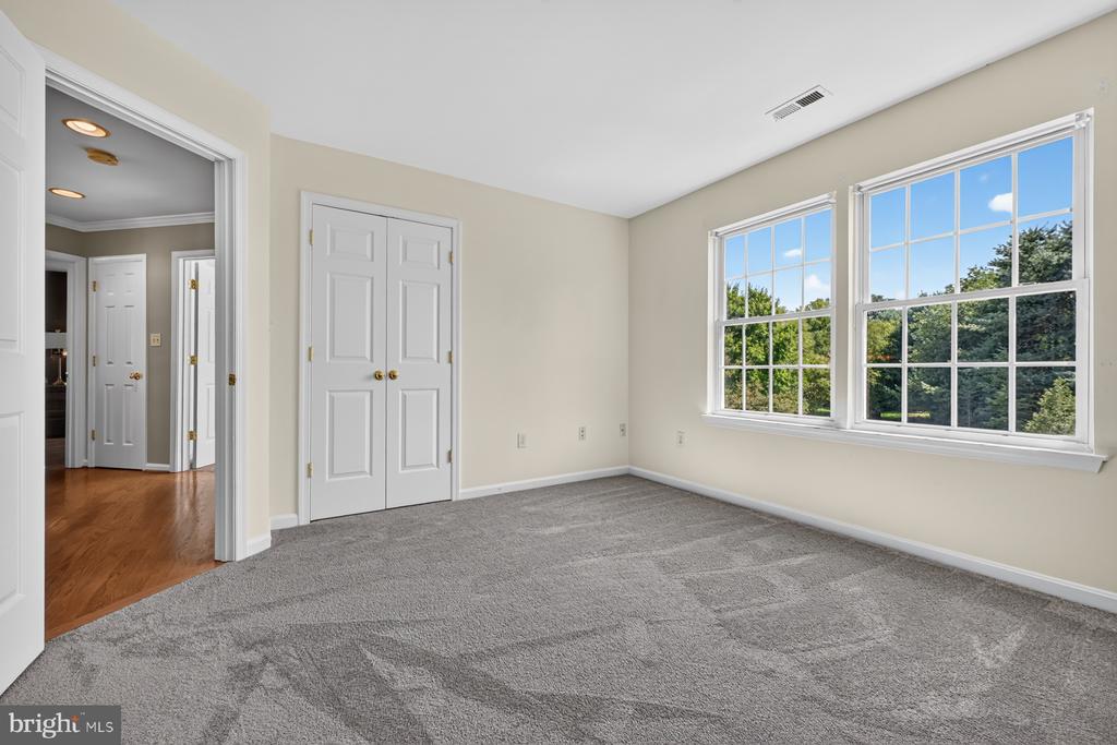 2407 LAWNDALE COURT