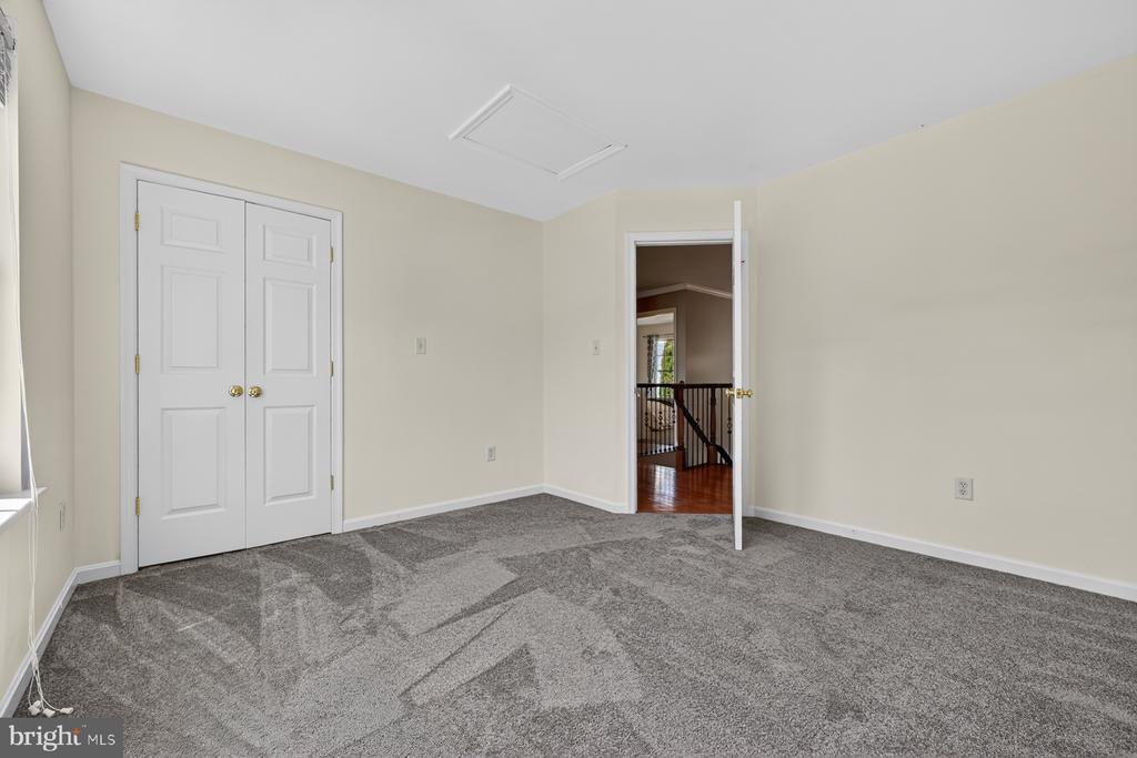2407 LAWNDALE COURT