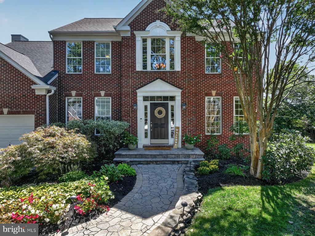 2407 LAWNDALE COURT