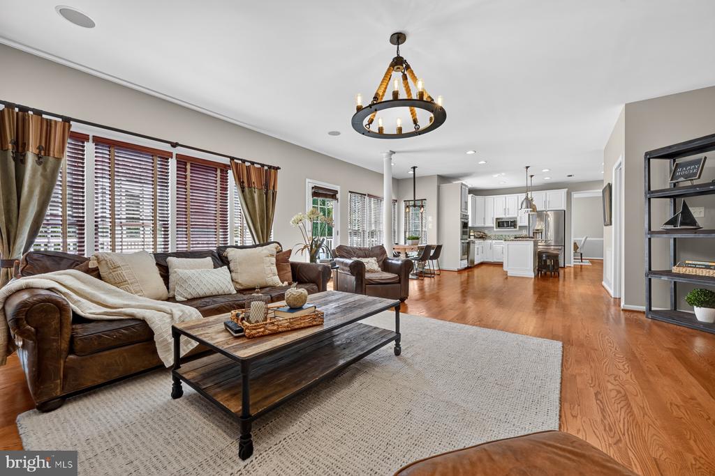 2407 LAWNDALE COURT