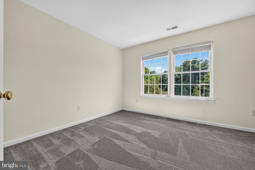 2407 LAWNDALE COURT