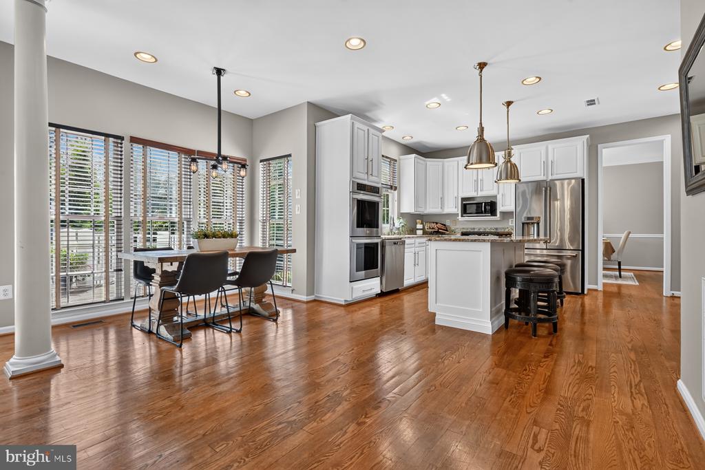 2407 LAWNDALE COURT