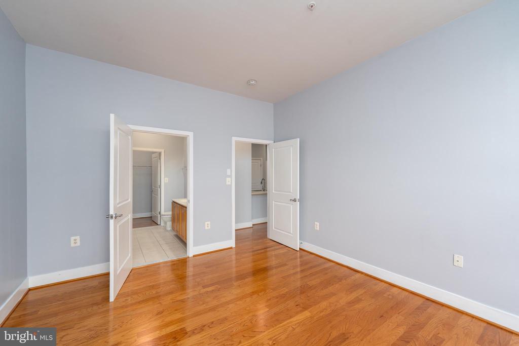 1500 THAMES STREET Unit: 202