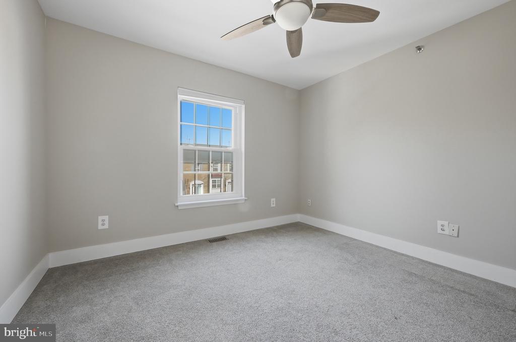9533 GEORGIAN WAY