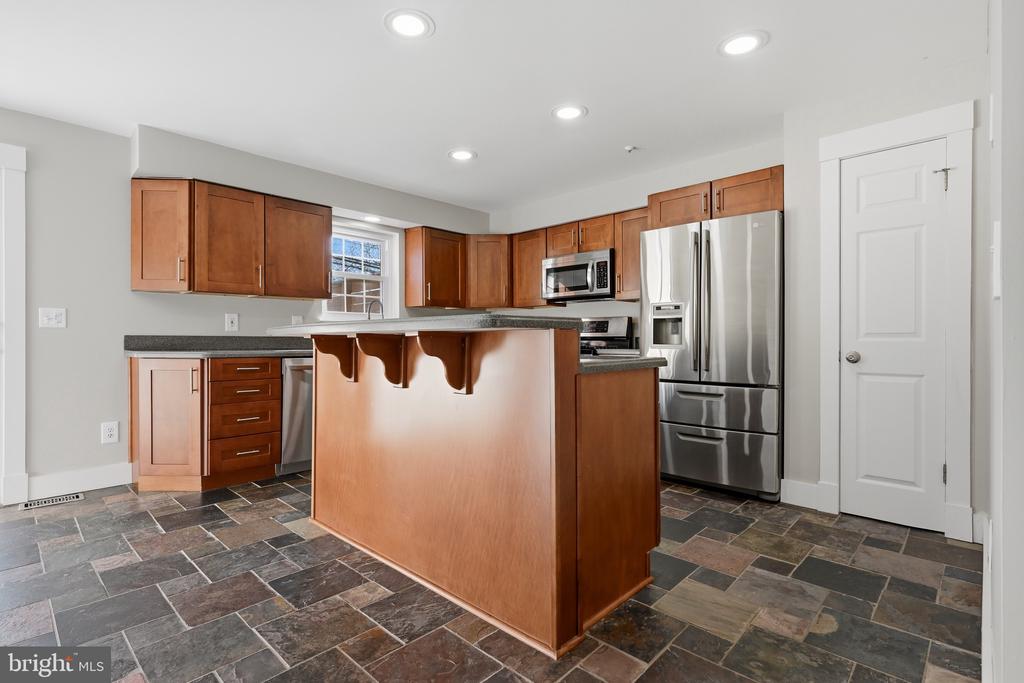 9533 GEORGIAN WAY