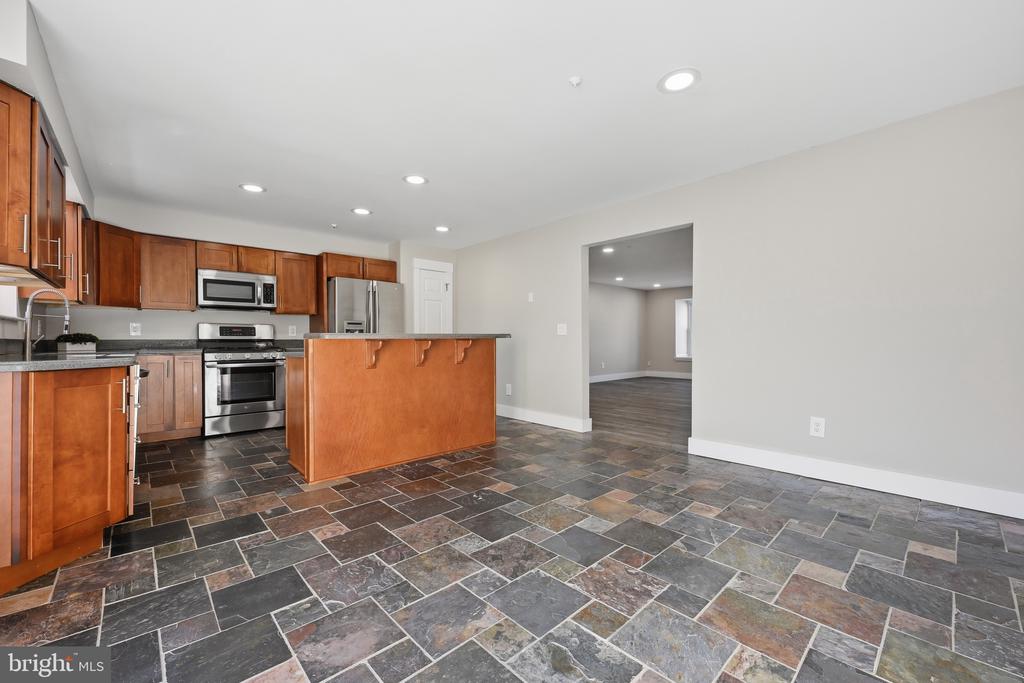 9533 GEORGIAN WAY