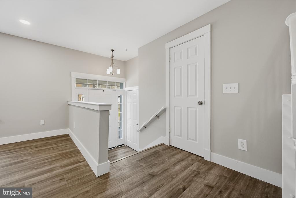 9533 GEORGIAN WAY
