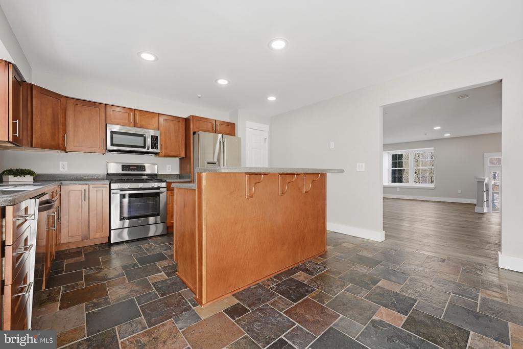 9533 GEORGIAN WAY