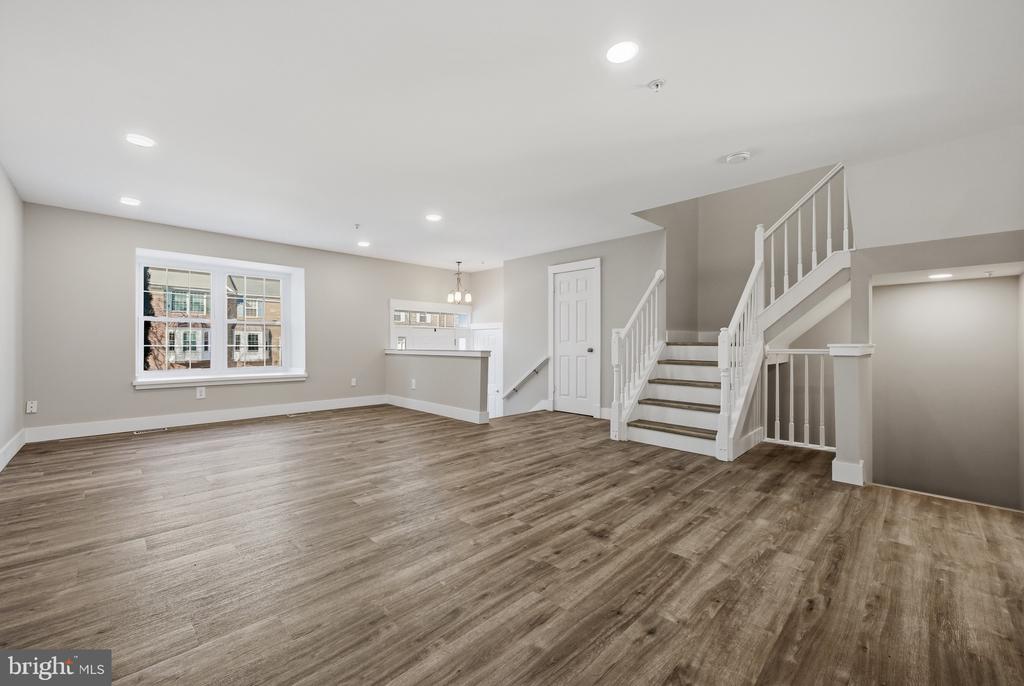 9533 GEORGIAN WAY