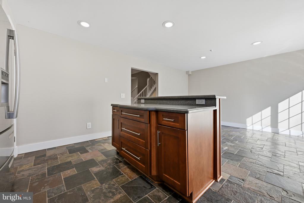 9533 GEORGIAN WAY
