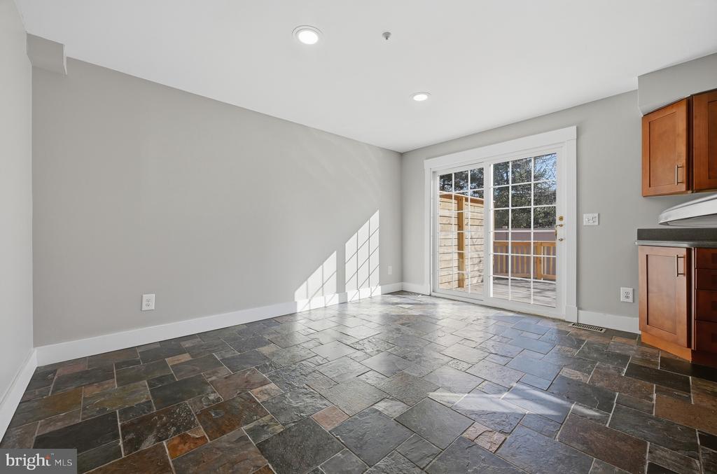 9533 GEORGIAN WAY