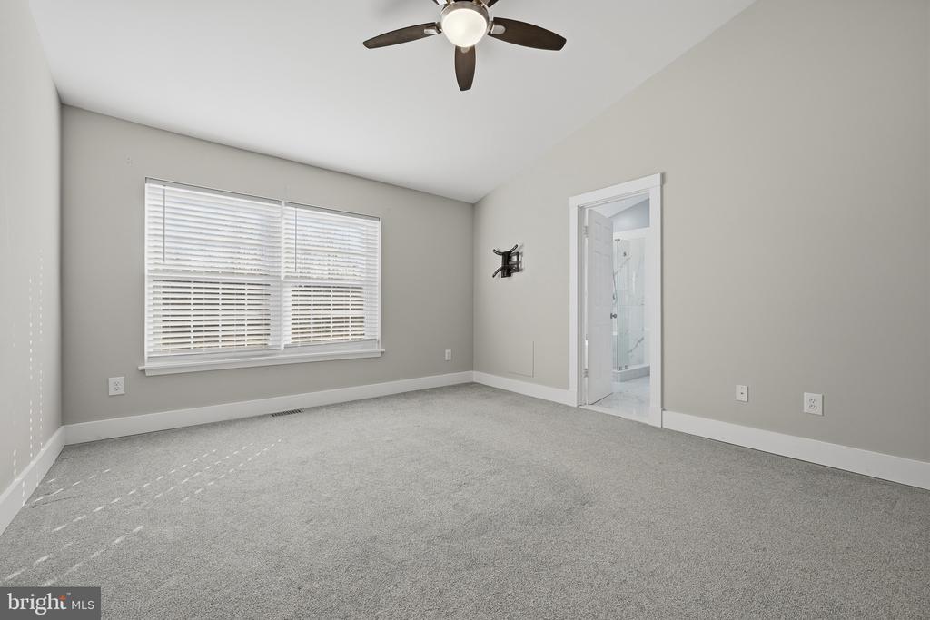 9533 GEORGIAN WAY