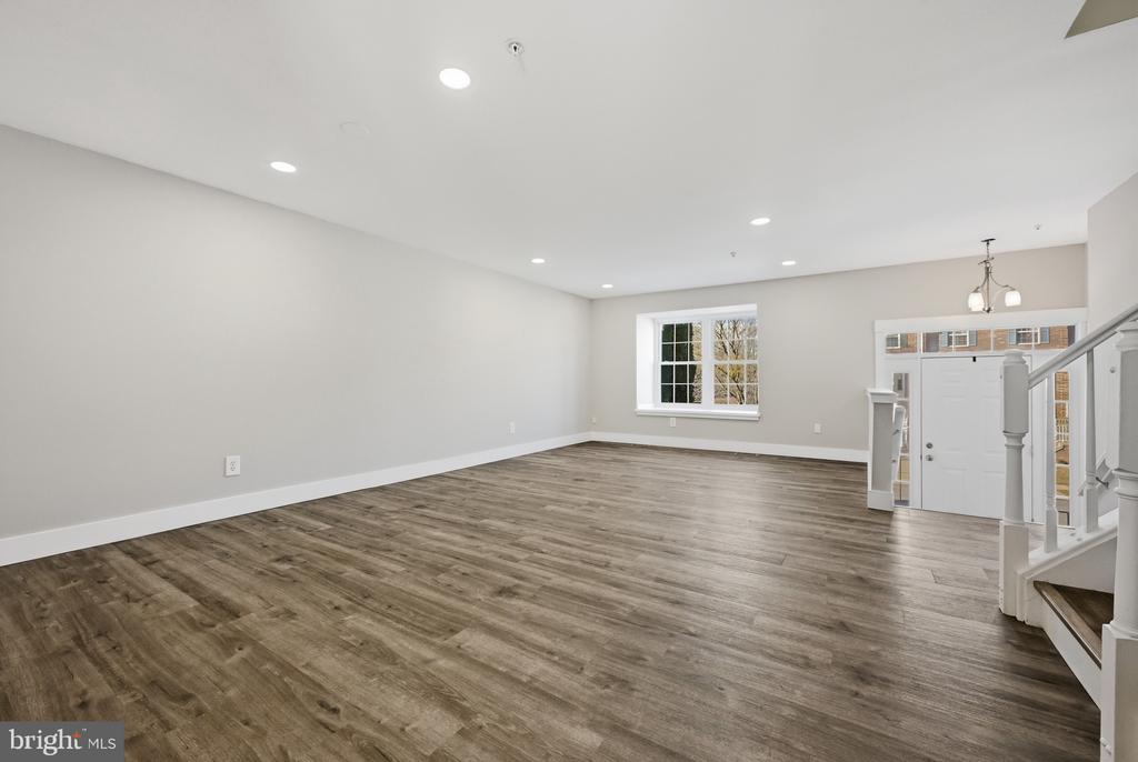 9533 GEORGIAN WAY