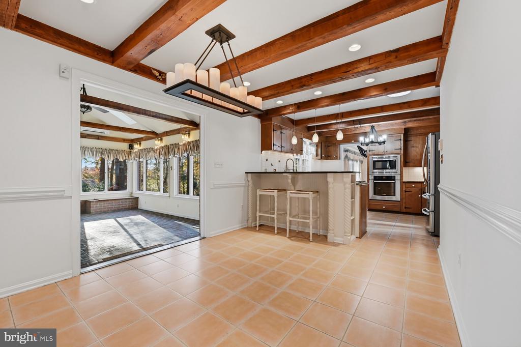 2907 LAWNDALE ROAD
