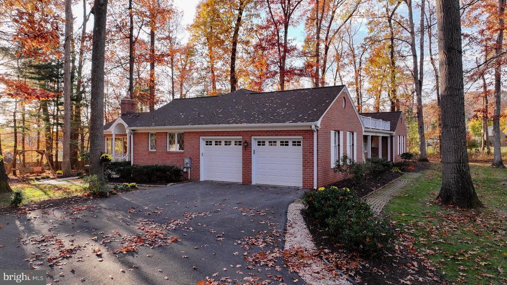 2907 LAWNDALE ROAD