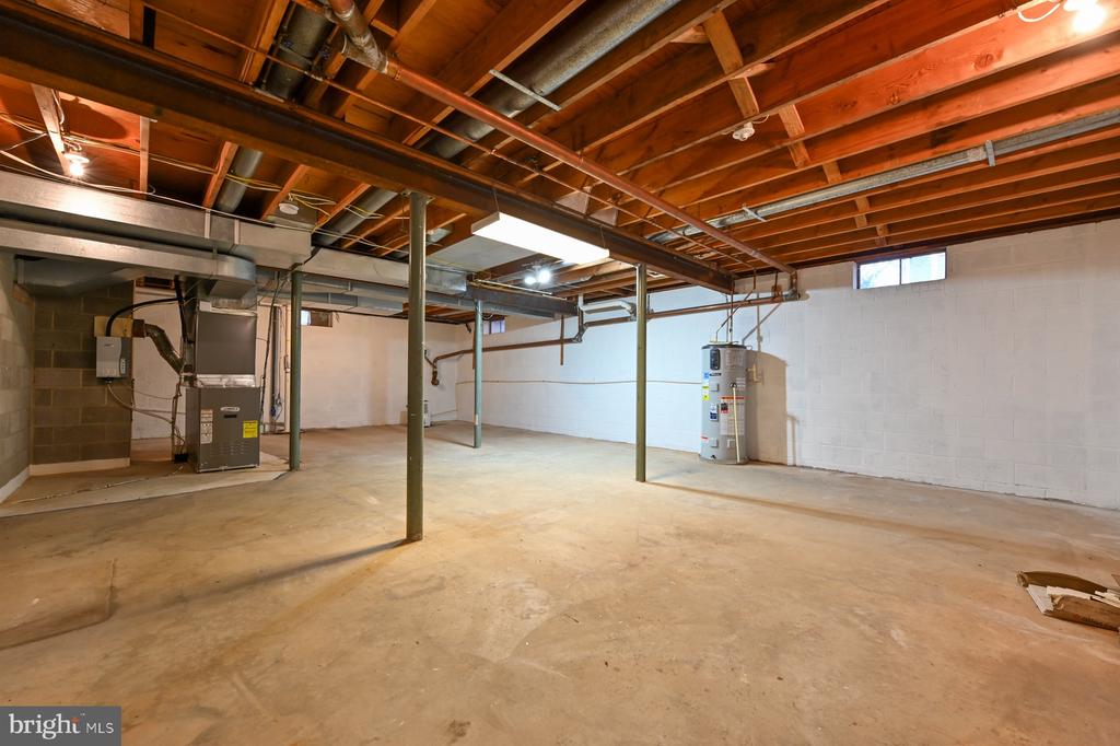 2907 LAWNDALE ROAD