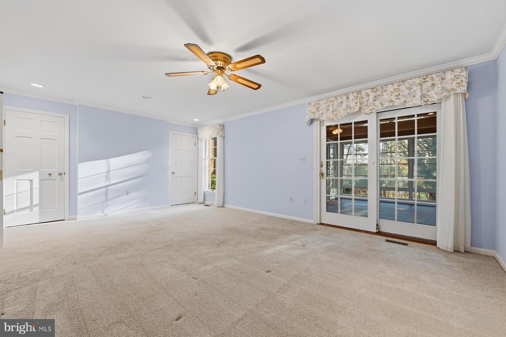 2907 LAWNDALE ROAD