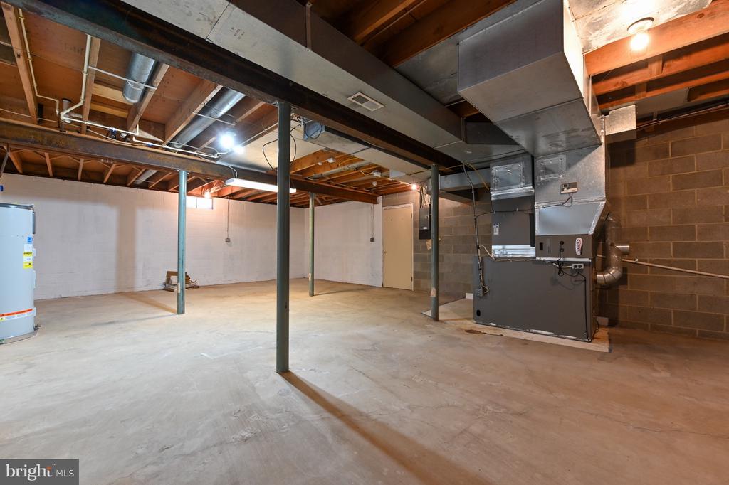 2907 LAWNDALE ROAD