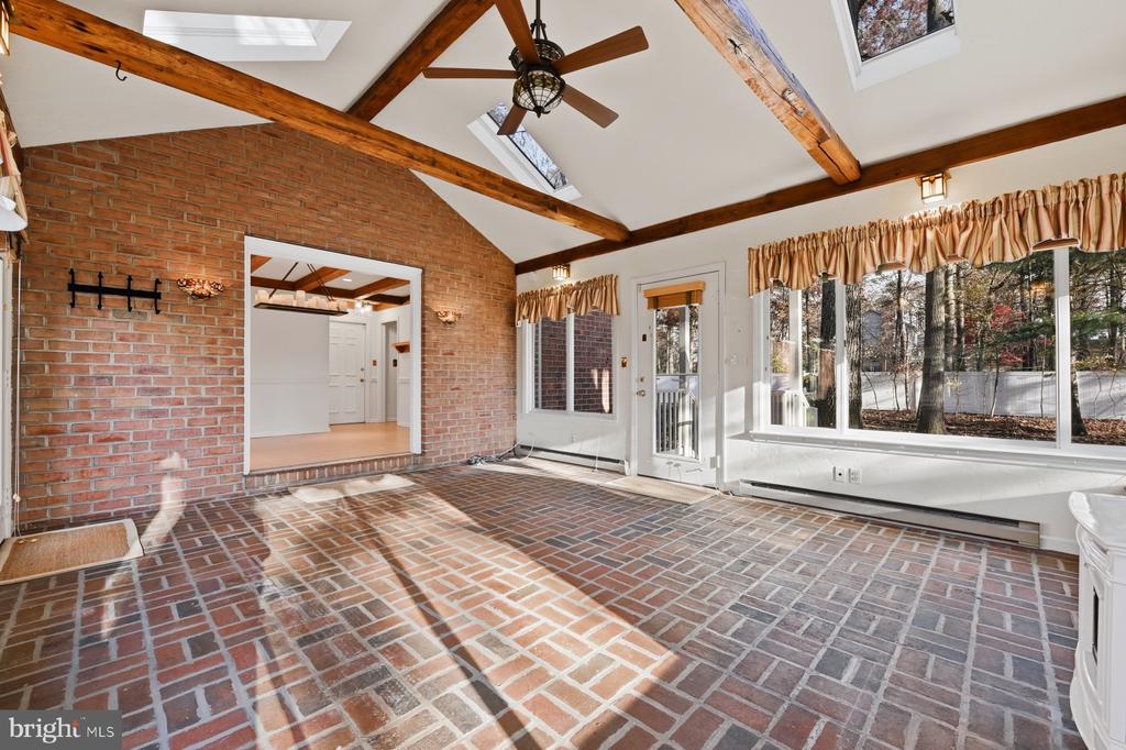 2907 LAWNDALE ROAD