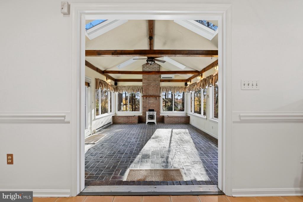 2907 LAWNDALE ROAD