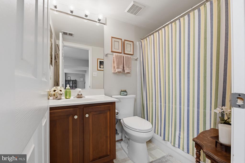 11206 POPLAR GROVE COURT